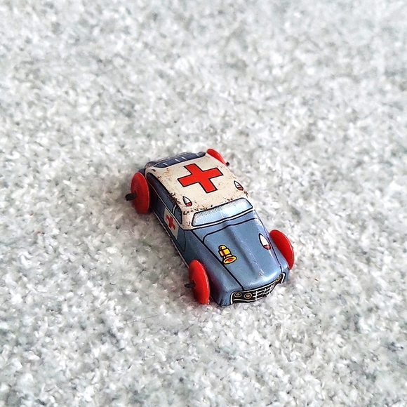 Vintage Ambulance Tin Car Made in Japan 1950's-60's - Picture 7 of 8